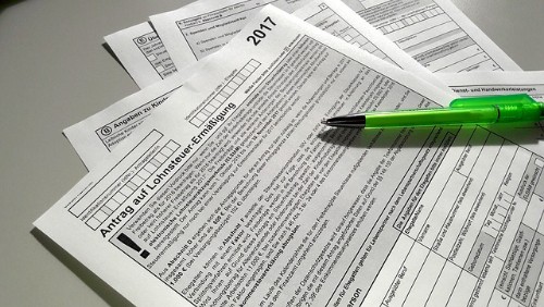 Federal & State Income tax preparation for individuals, S Corporations, C Corporations, trusts,
and partnerships.  Sales & Use Tax, property tax, franchise tax, and annual reports.